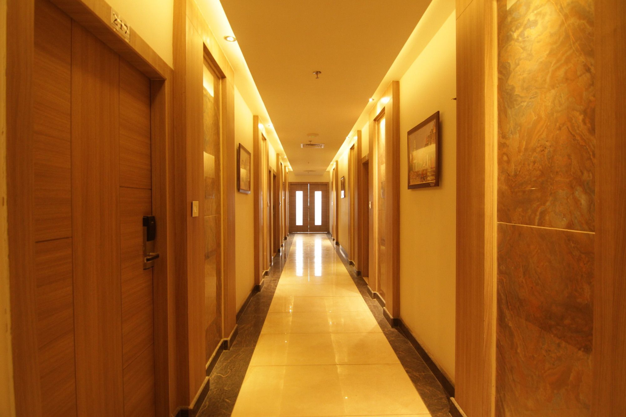 Oyo 2054 New Hotel Broadway Varanasi Exterior foto